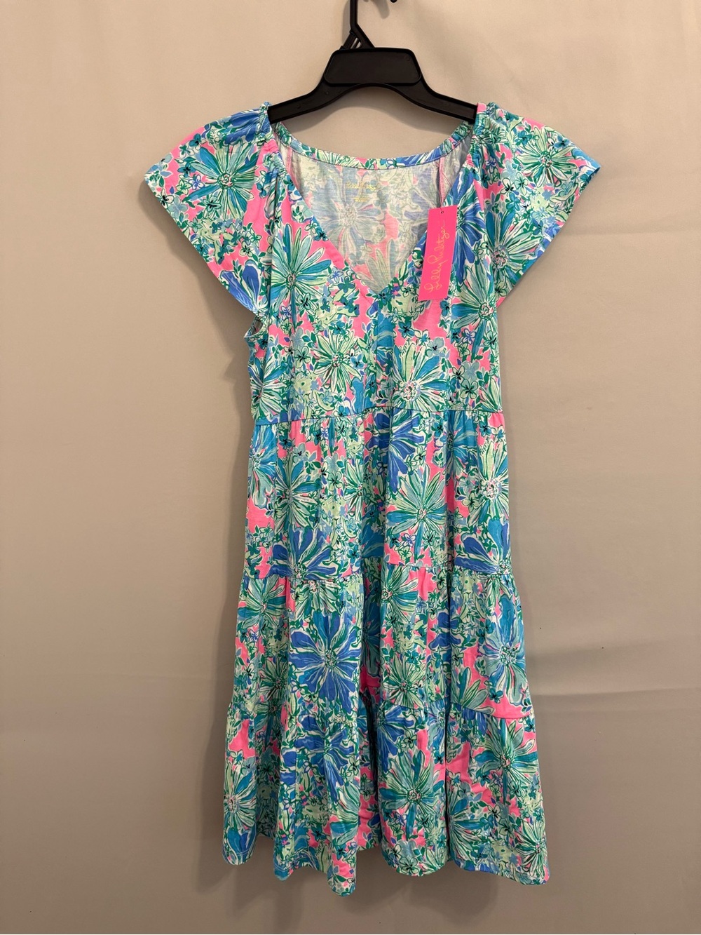 Lilly Pulitzer KAWAI FLUTTER SLEEVE D
Floral V-Neck Dress in Pink & Aqua